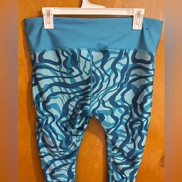 Under Armour EUC Compression Heat Gear Teal and Blue Leggings. Women’s size XL - Picture 8 of 13